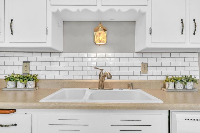 5648 N Dexter AVENUE, Glendale, WI 53209