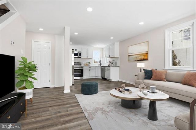 513 SMITHFIELD AVE, Philadelphia, PA 19116