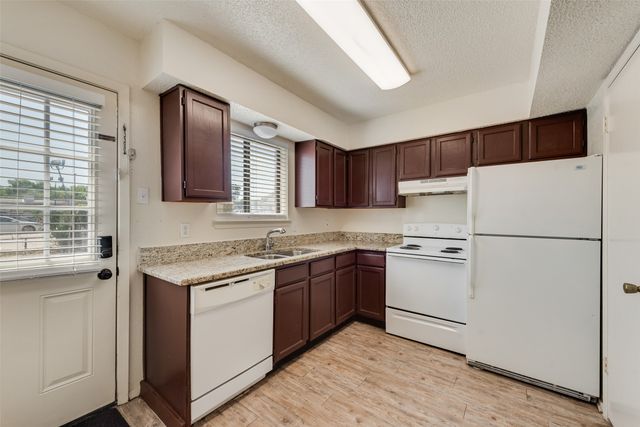 2826 Wimbledon Court B, Garland, TX 75041