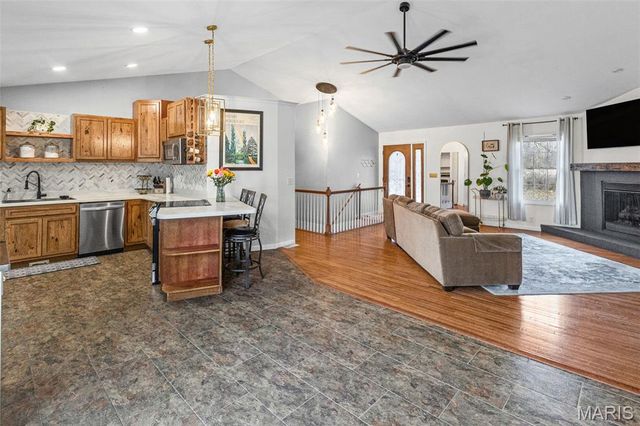 4511 Moonlight Way, Alton, IL 62002