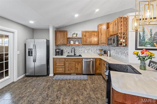 4511 Moonlight Way, Alton, IL 62002
