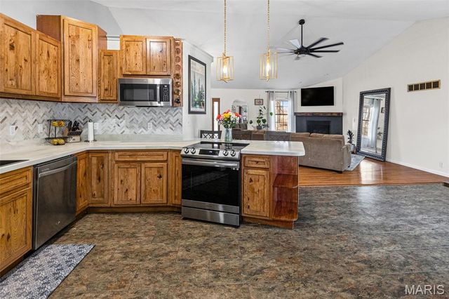 4511 Moonlight Way, Alton, IL 62002