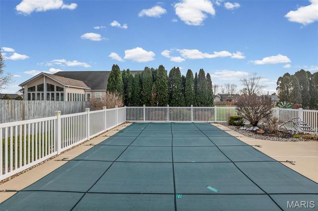 4511 Moonlight Way, Alton, IL 62002