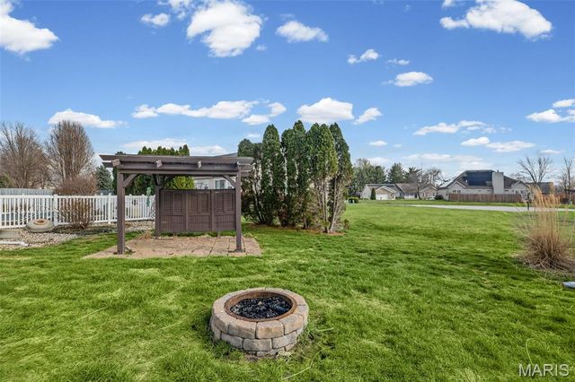 4511 Moonlight Way, Alton, IL 62002