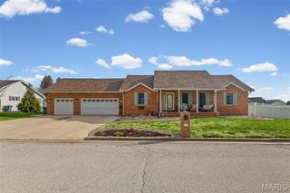 4511 Moonlight Way, Alton, IL 62002