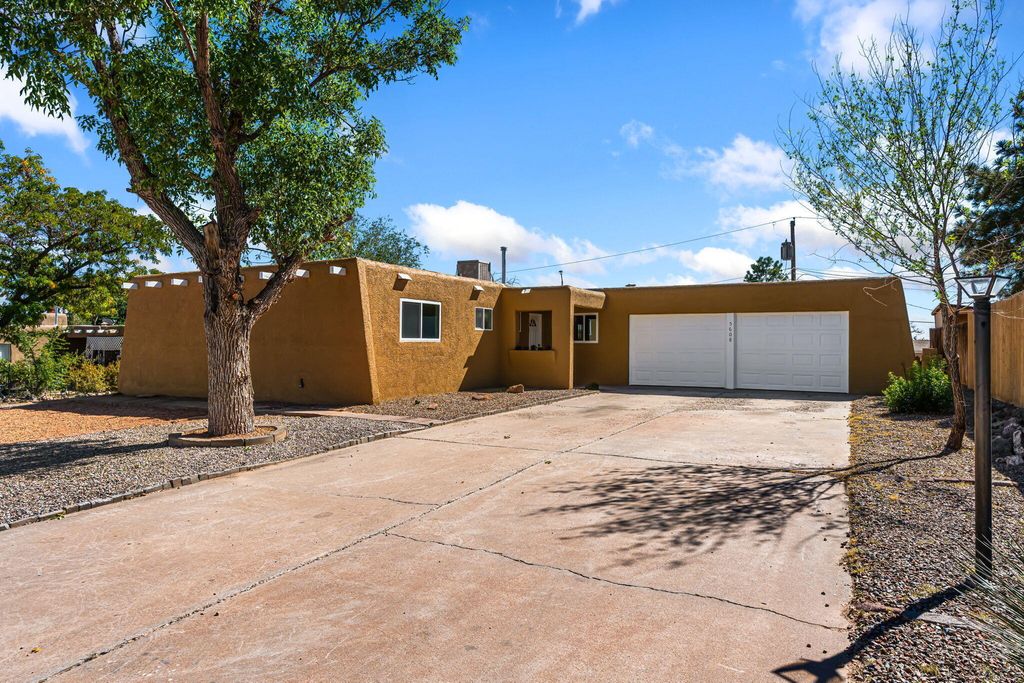 5608 Drake Avenue NW, Albuquerque, NM 87114