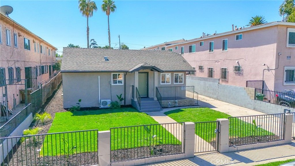 1324 W 106th, Los Angeles, CA 90044 — photo 2