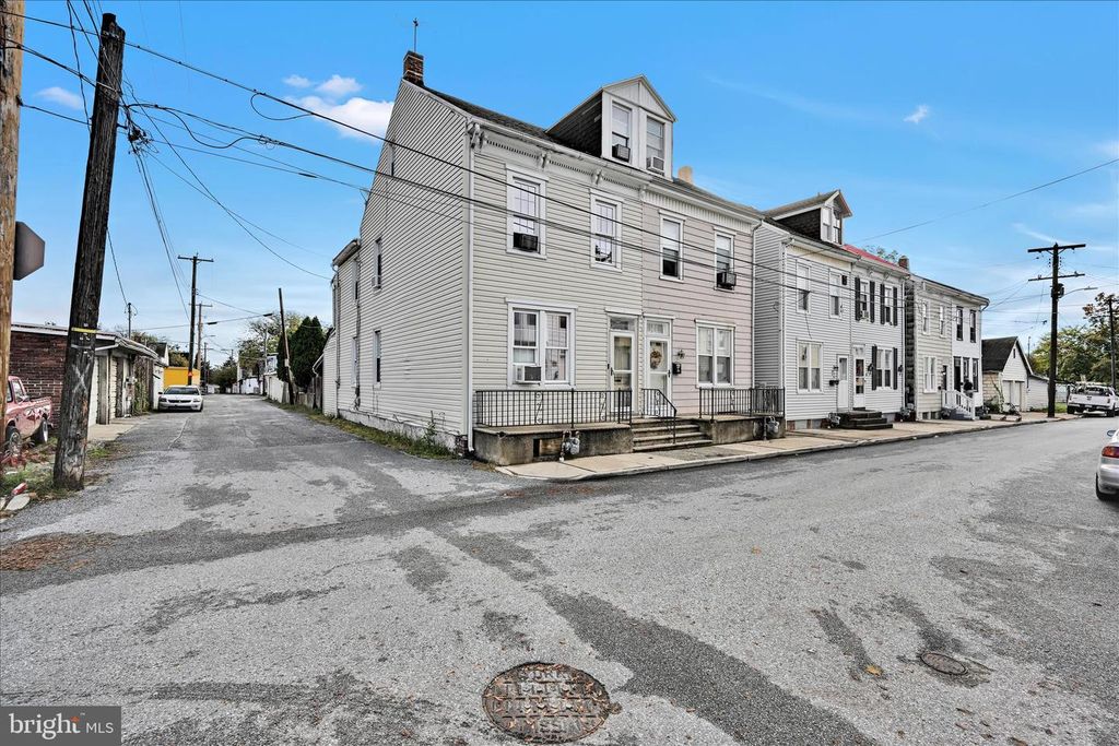 131 N CEDAR ST, York, PA 17401