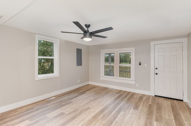 1828 S Main St, Columbia, TN 38401