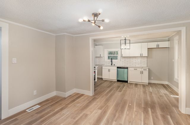 1828 S Main St, Columbia, TN 38401