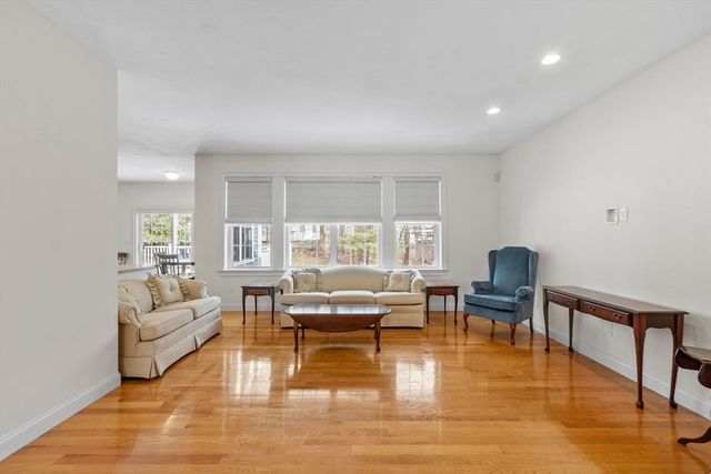 40 Royal Oaks Way, Leominster, MA 01453