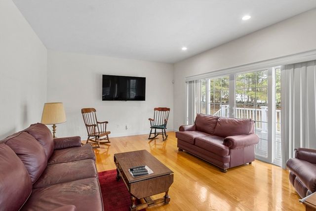 40 Royal Oaks Way, Leominster, MA 01453