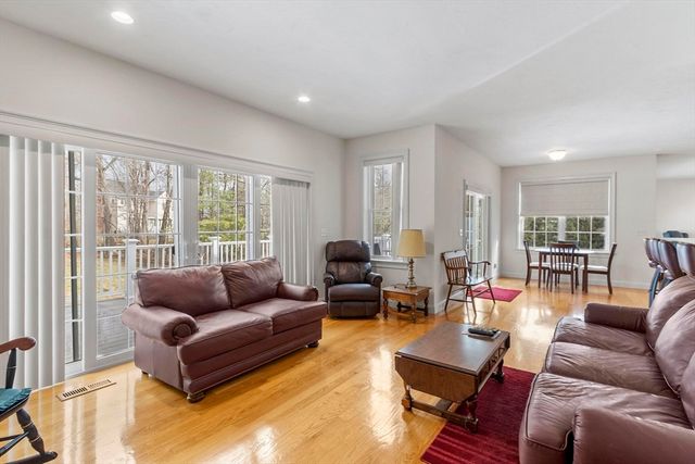 40 Royal Oaks Way, Leominster, MA 01453