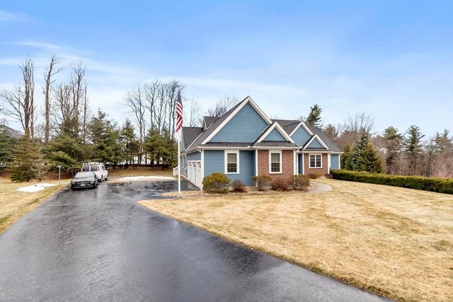 40 Royal Oaks Way, Leominster, MA 01453