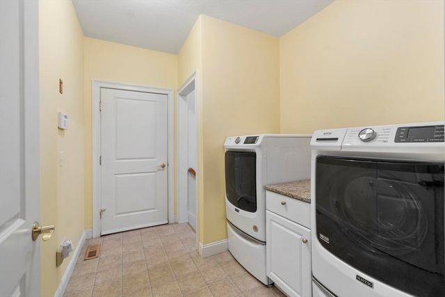 40 Royal Oaks Way, Leominster, MA 01453