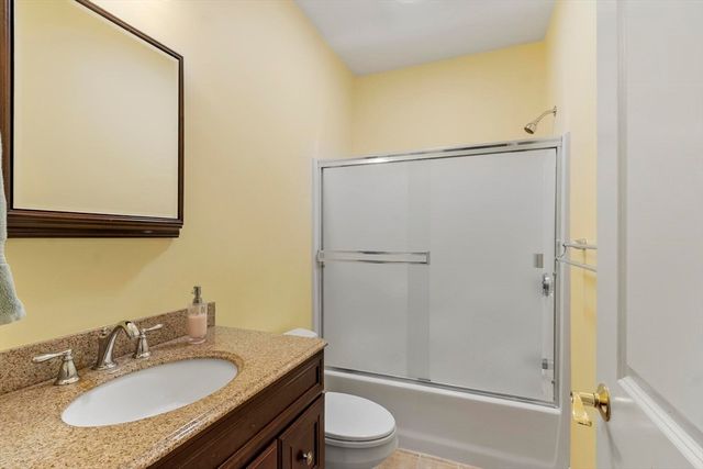 40 Royal Oaks Way, Leominster, MA 01453