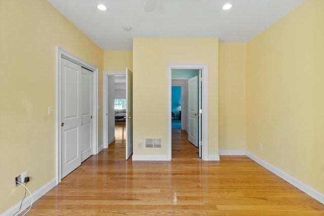 40 Royal Oaks Way, Leominster, MA 01453