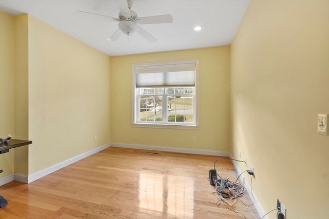 40 Royal Oaks Way, Leominster, MA 01453