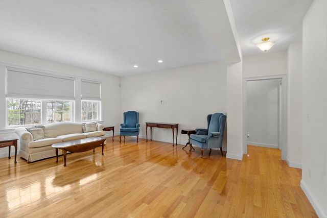 40 Royal Oaks Way, Leominster, MA 01453