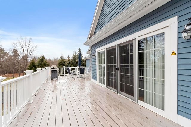 40 Royal Oaks Way, Leominster, MA 01453