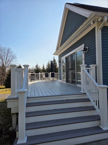 40 Royal Oaks Way, Leominster, MA 01453