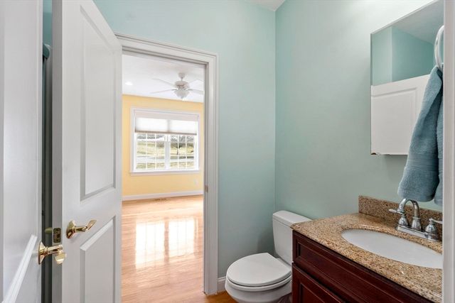 40 Royal Oaks Way, Leominster, MA 01453