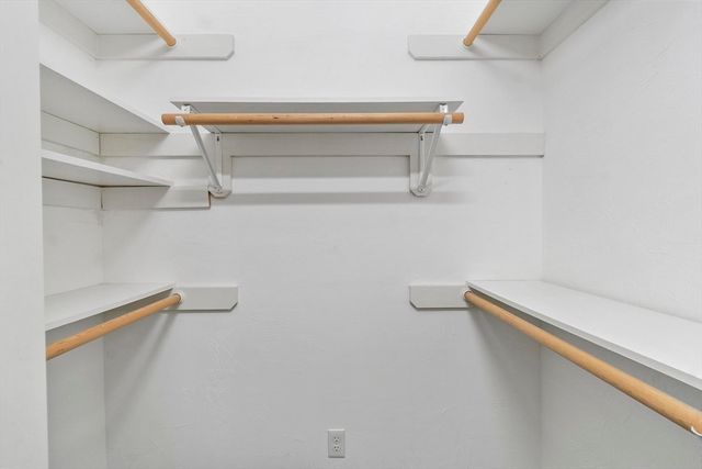 40 Royal Oaks Way, Leominster, MA 01453