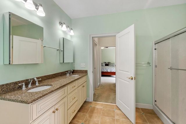 40 Royal Oaks Way, Leominster, MA 01453