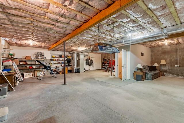 40 Royal Oaks Way, Leominster, MA 01453