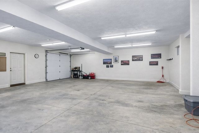 40 Royal Oaks Way, Leominster, MA 01453