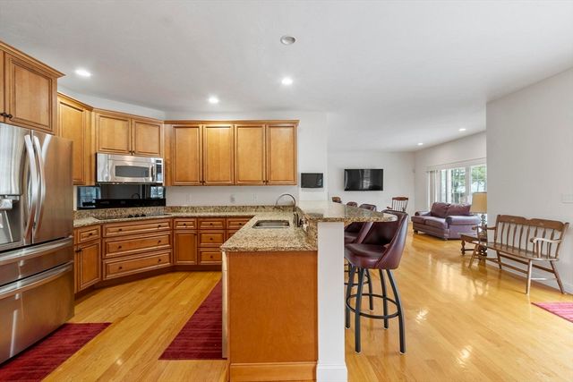 40 Royal Oaks Way, Leominster, MA 01453