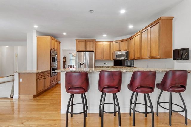 40 Royal Oaks Way, Leominster, MA 01453