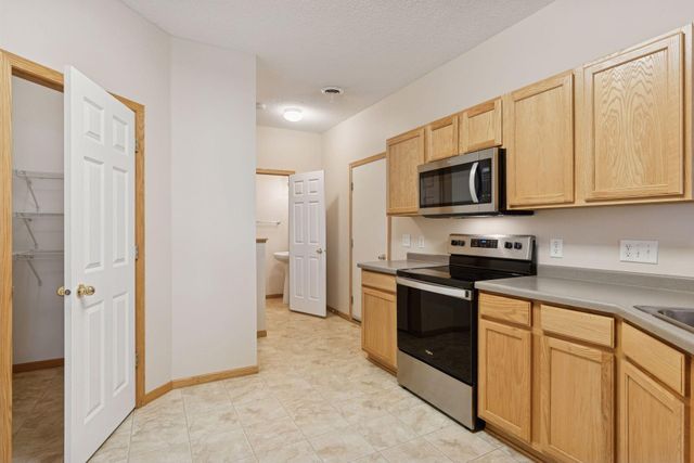 18051 69th Place N 2006, Maple Grove, MN 55311