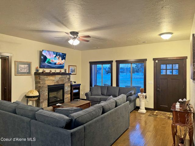 485 Birch Haven Dr, Sagle, ID 83860
