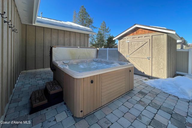 485 Birch Haven Dr, Sagle, ID 83860
