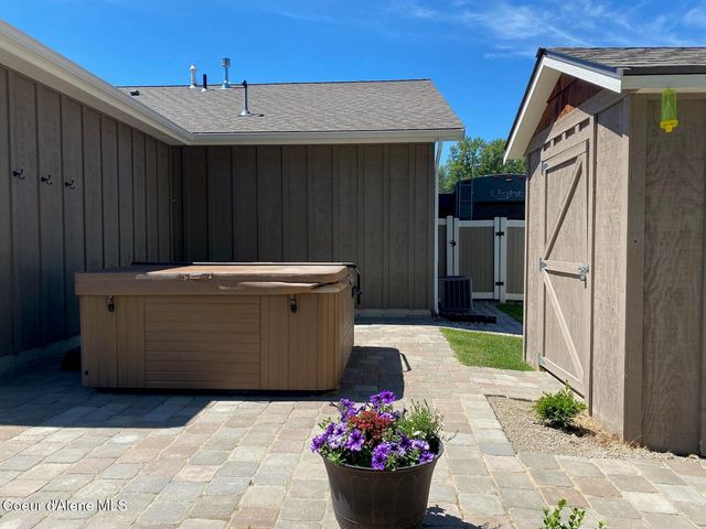 485 Birch Haven Dr, Sagle, ID 83860