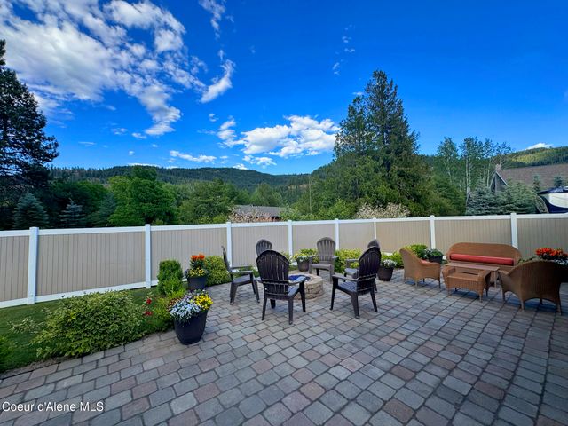 485 Birch Haven Dr, Sagle, ID 83860