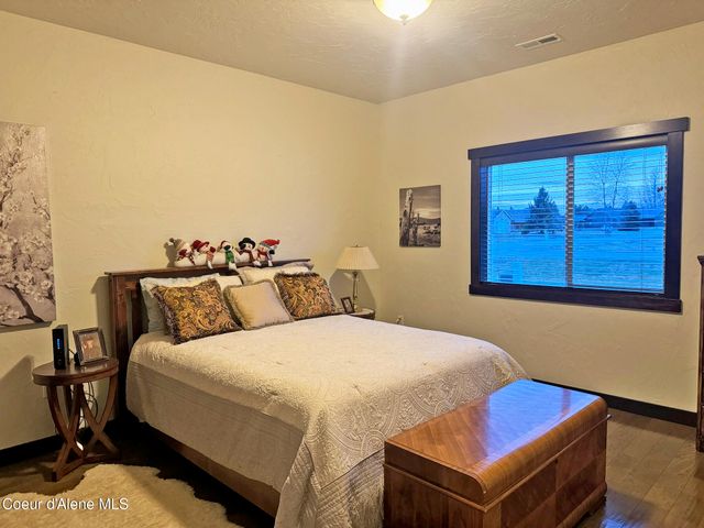 485 Birch Haven Dr, Sagle, ID 83860