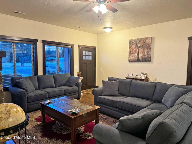 485 Birch Haven Dr, Sagle, ID 83860