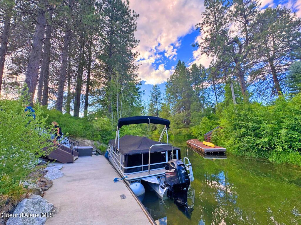 485 Birch Haven Dr, Sagle, ID 83860