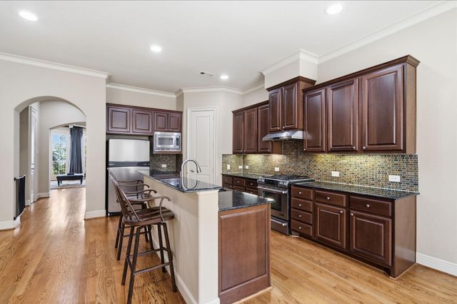 15 Laurelwood Drive, Houston, TX 77058