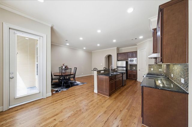 15 Laurelwood Drive, Houston, TX 77058
