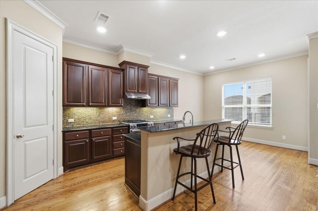 15 Laurelwood Drive, Houston, TX 77058