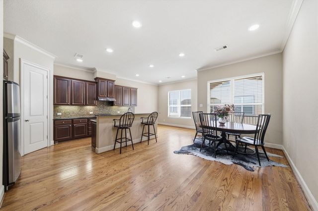 15 Laurelwood Drive, Houston, TX 77058