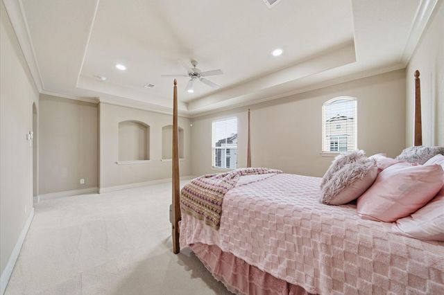 15 Laurelwood Drive, Houston, TX 77058