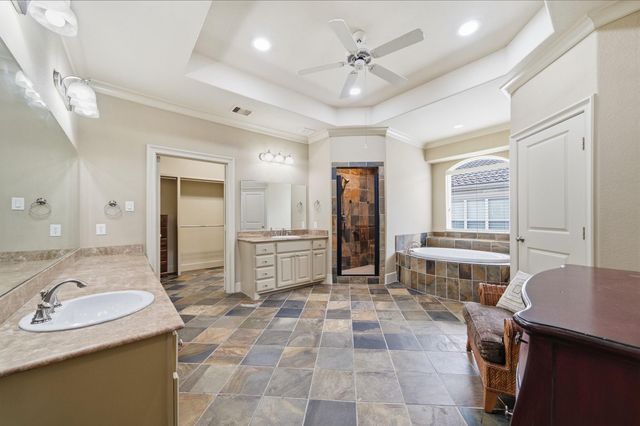 15 Laurelwood Drive, Houston, TX 77058