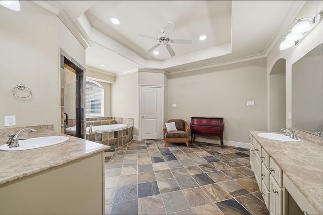 15 Laurelwood Drive, Houston, TX 77058