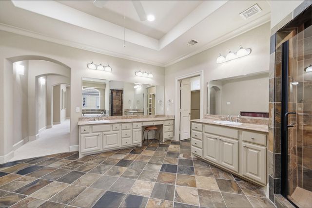 15 Laurelwood Drive, Houston, TX 77058