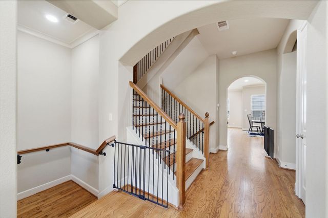 15 Laurelwood Drive, Houston, TX 77058