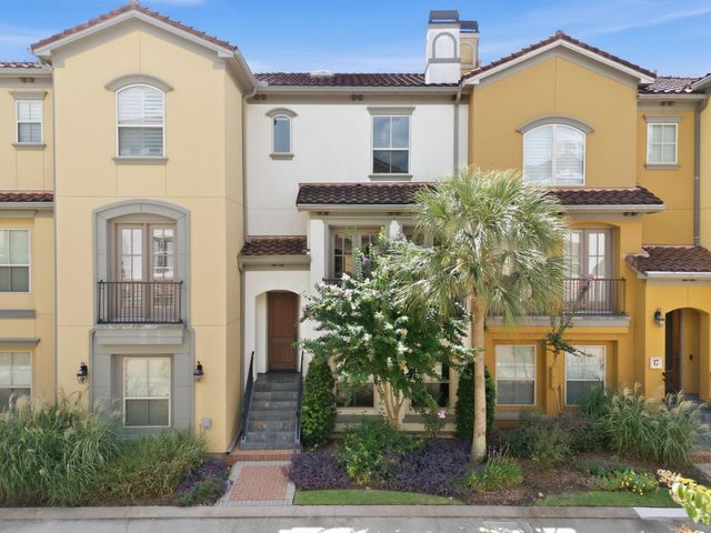 15 Laurelwood Drive, Houston, TX 77058